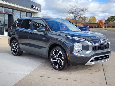 New 2025 Mitsubishi Outlander SE image 13