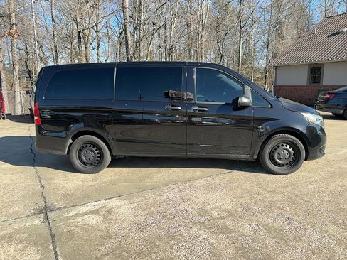 Used 2016 Mercedes-Benz Metris Passenger image 4