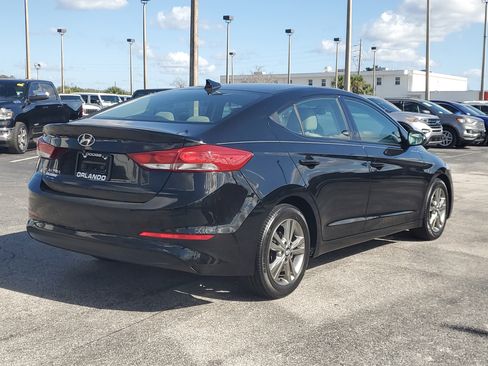 Used 2017 Hyundai Elantra SE image 7