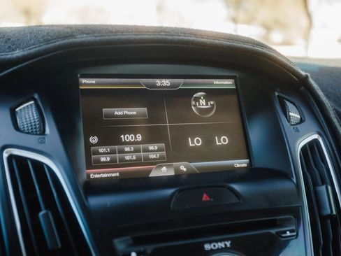 Used 2015 Ford Focus Titanium image 24