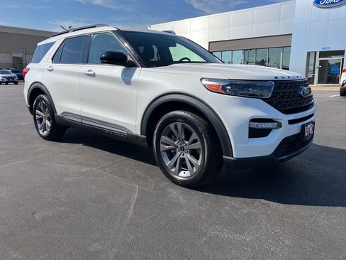 Used 2022 Ford Explorer XLT w/ Equipment Group 202A AWD/4WD image 8