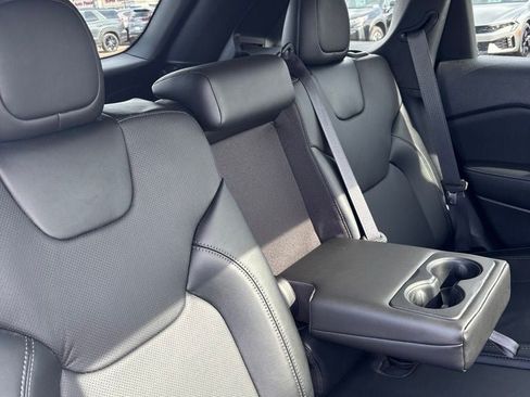Used 2022 Jeep Cherokee Limited AWD/4WD image 30