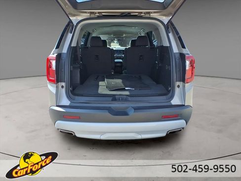 Used 2023 GMC Acadia SLE image 7