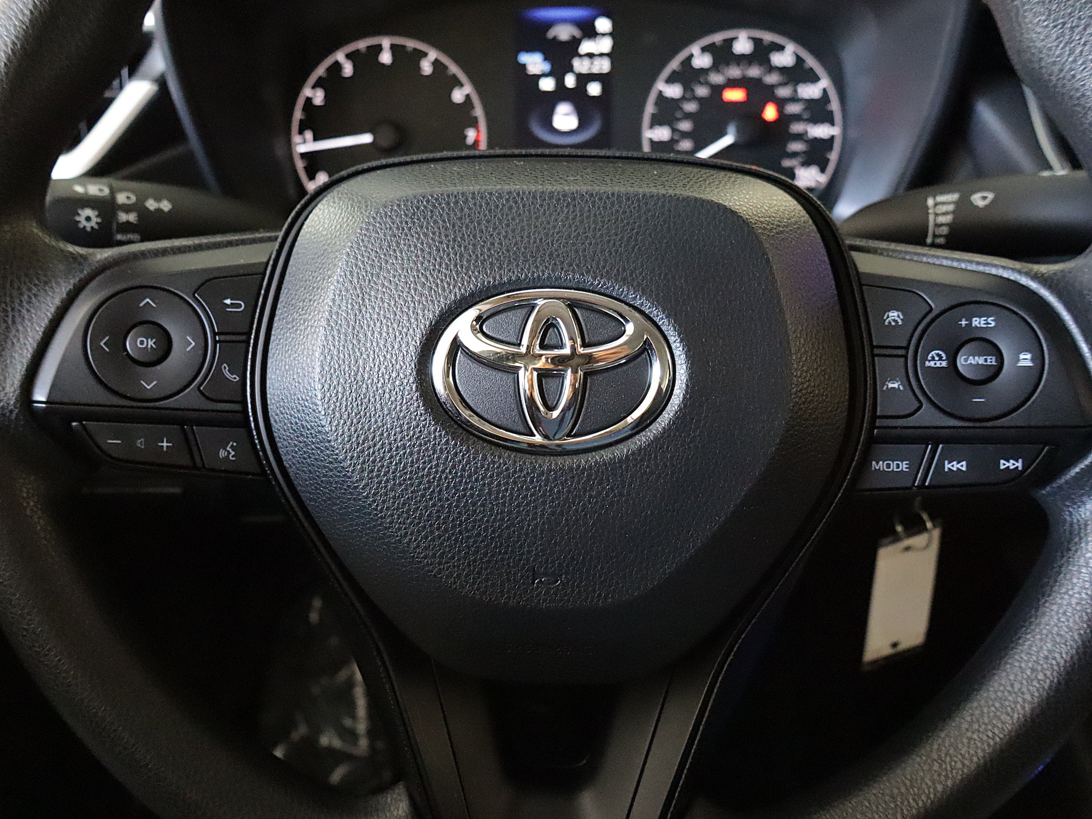 Used 2023 Toyota Corolla LE w/ Carpet Mat Package (TMS) FWD image 12