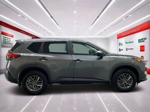 Used 2023 Nissan Rogue S AWD/4WD image 8