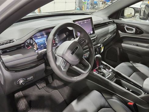 New 2026 Jeep Compass Latitude image 13