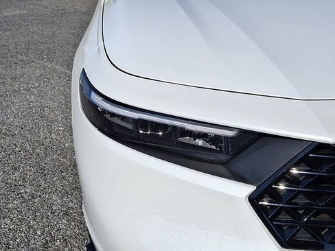 Certified 2025 Honda Accord SE image 9