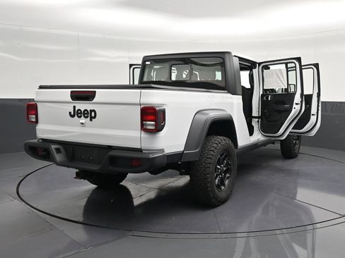 Used 2023 Jeep Gladiator Sport AWD/4WD image 38