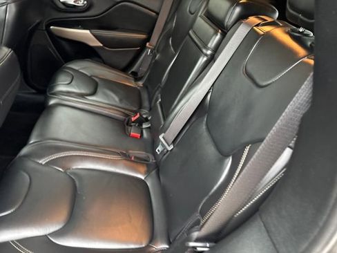 Used 2017 Jeep Cherokee Limited image 10