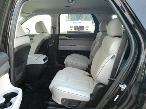 Used 2024 Hyundai Palisade SEL FWD image 17