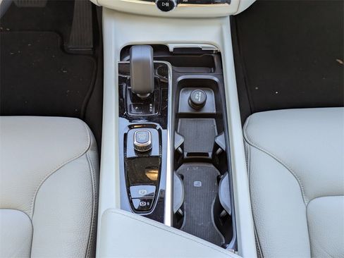 Certified 2025 Volvo XC60 T8 Core w/ Protection Package Premier image 20