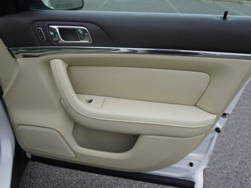 Used 2013 Lincoln MKS FWD image 16