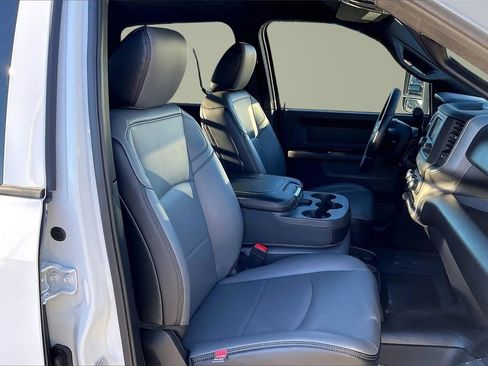 Used 2024 RAM 3500 Tradesman w/ Chrome Appearance Group image 7