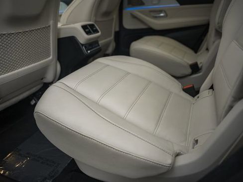 Used 2024 Mercedes-Benz GLS 450 4MATIC image 34