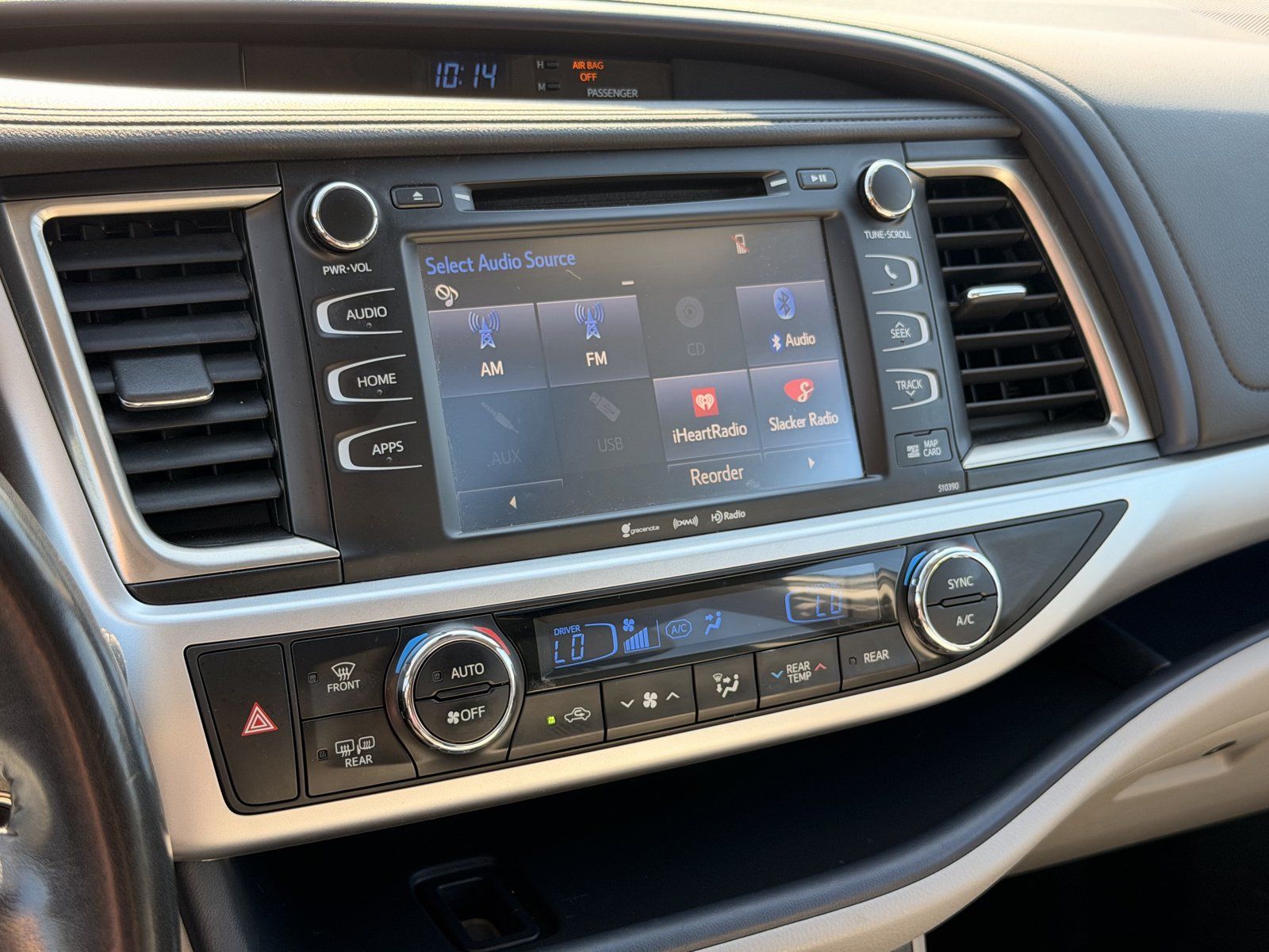 Used 2019 Toyota Highlander XLE FWD image 23