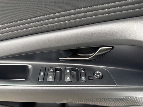 Used 2025 Hyundai Elantra Sport image 14