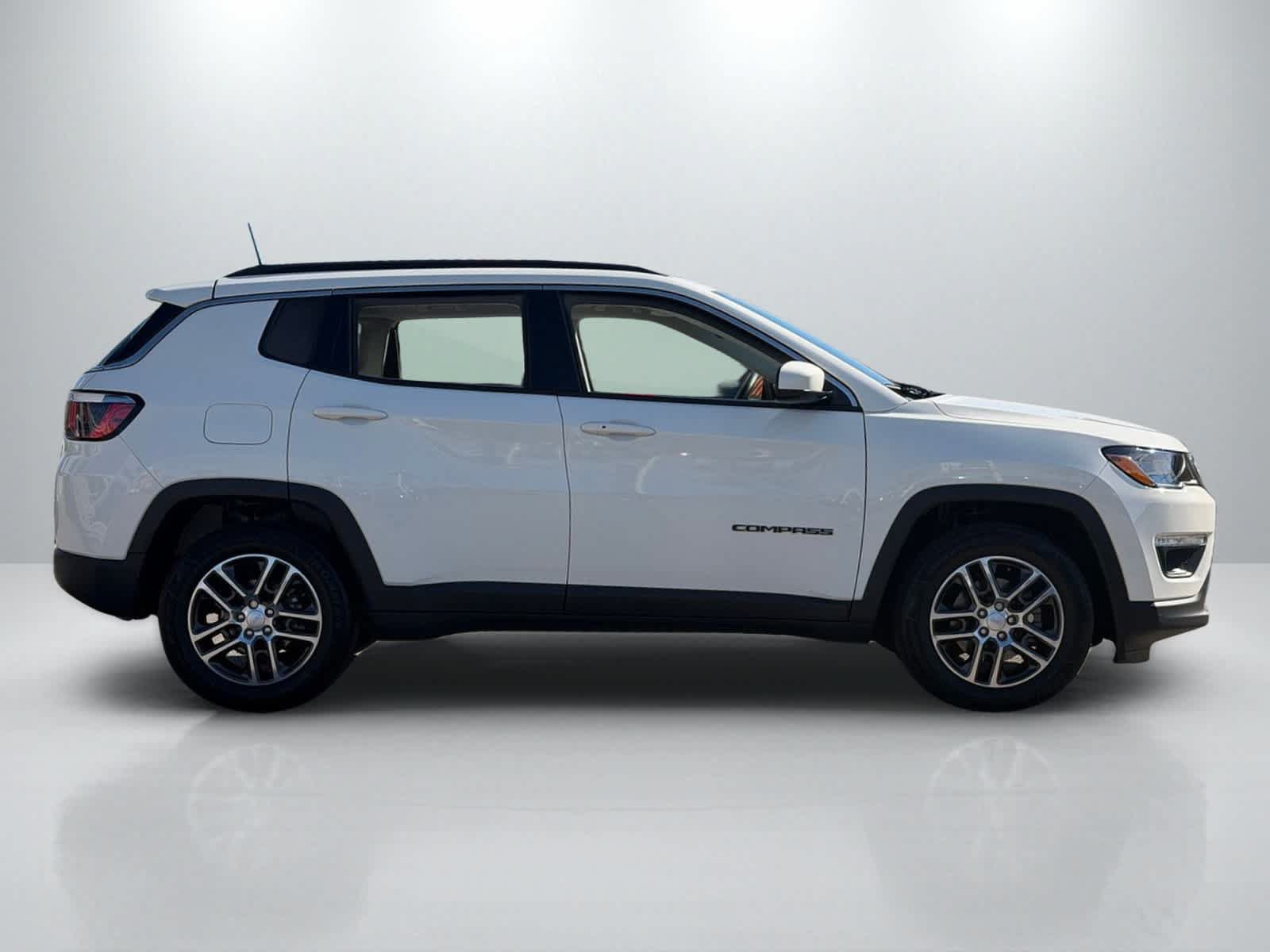Used 2018 Jeep Compass Latitude w/ Popular Equipment Group FWD image 8