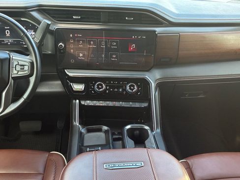 Used 2024 GMC Sierra 2500 Denali Ultimate image 3