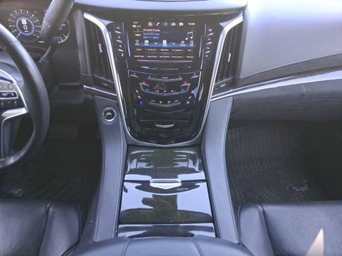 Used 2020 Cadillac Escalade ESV Platinum image 15