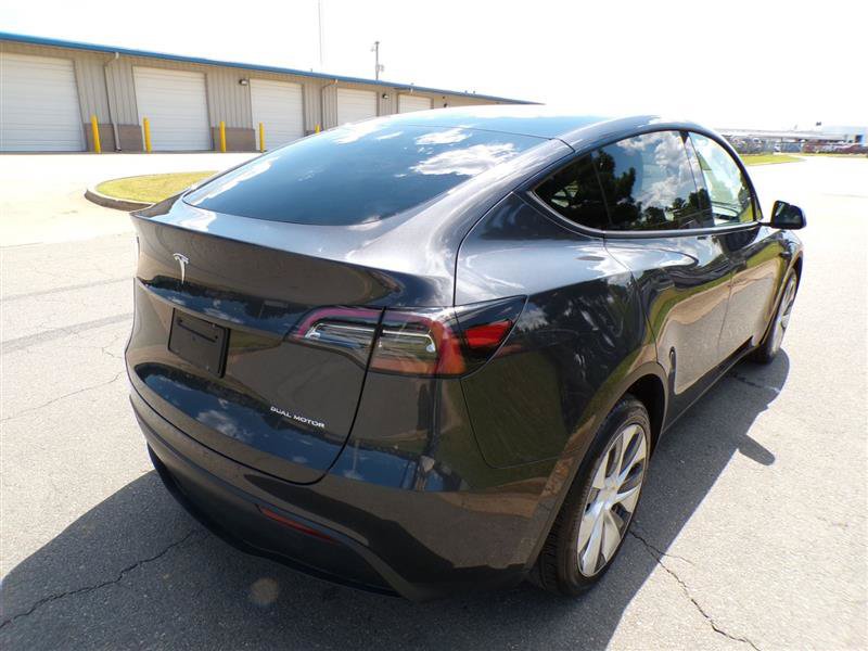 Used 2024 Tesla Model Y Long Range AWD/4WD image 5