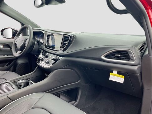 New 2027 Chrysler Pacifica Touring Plus FWD image 31