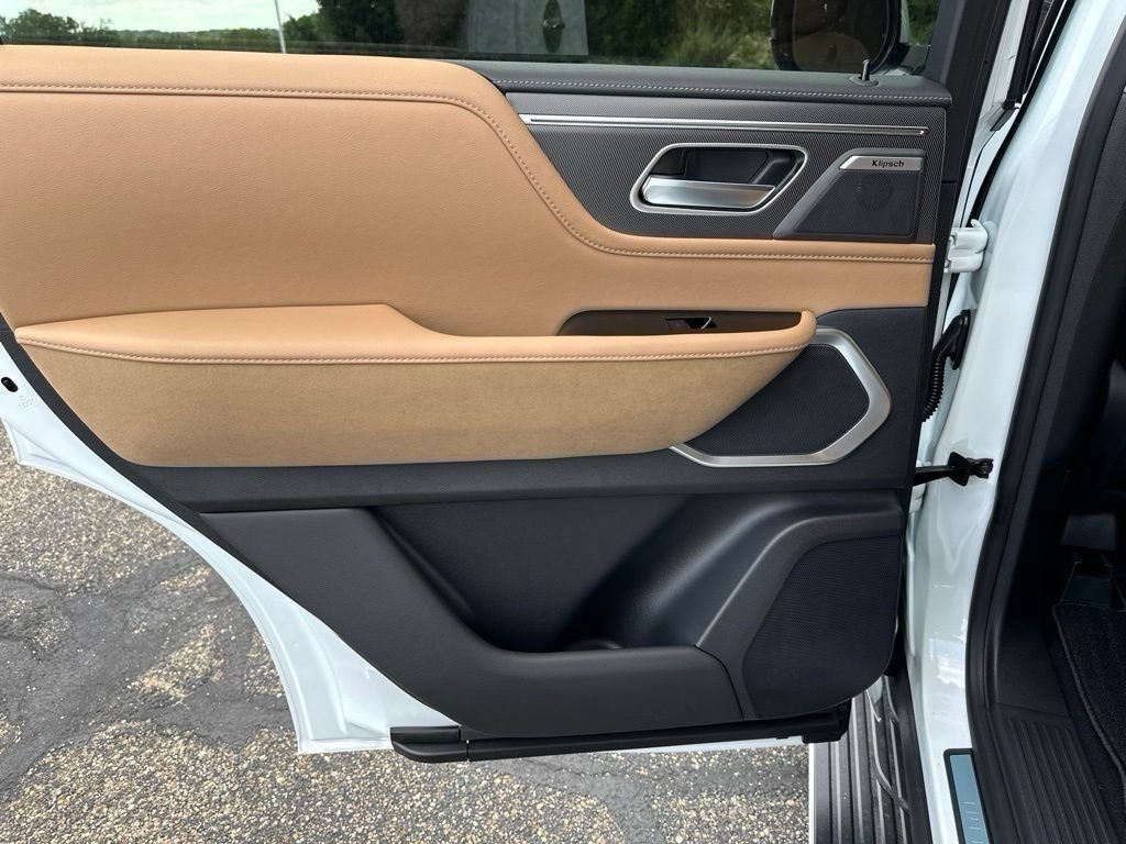 New 2027 INFINITI QX80 Luxe w/ Cargo Package AWD/4WD image 25