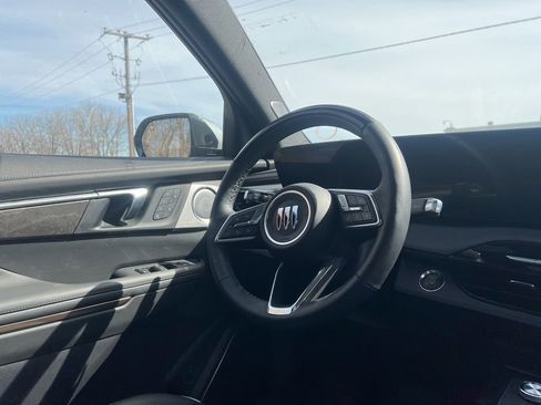 Used 2025 Buick Enclave Avenir w/ Super Cruise Package image 13