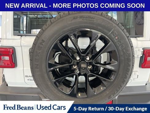 Used 2025 Jeep Wrangler Unlimited Sahara image 8