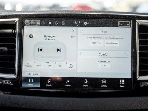 Used 2024 Chrysler Pacifica Touring-L image 19