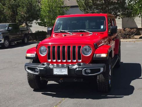 Used 2018 Jeep Wrangler Unlimited Sahara AWD/4WD image 4