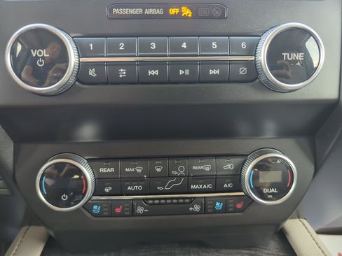 Used 2021 Ford Expedition Limited image 20