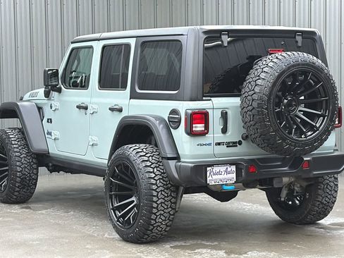 Used 2024 Jeep Wrangler Unlimited image 3