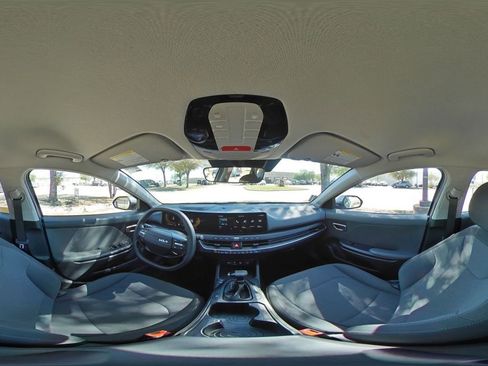 Used 2025 Kia K4 LXS image 43