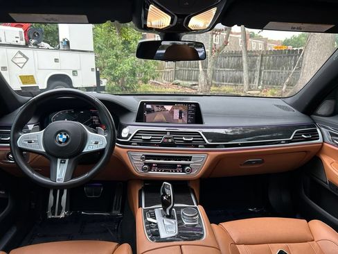 Used 2021 BMW 740i w/ M Sport Package RWD image 29