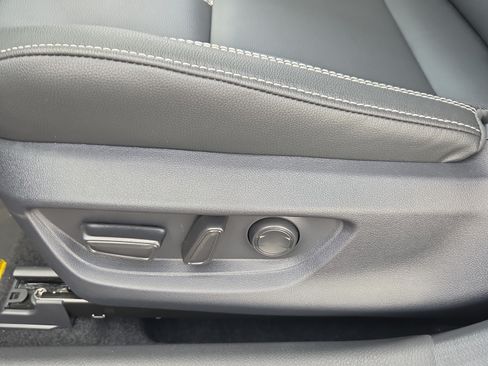 Used 2026 Toyota Camry SE FWD image 11
