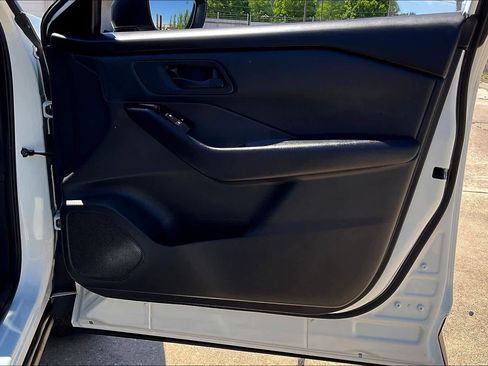 Used 2024 Nissan Rogue S image 23