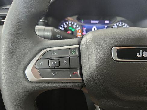 Used 2023 Jeep Compass Latitude AWD/4WD image 16