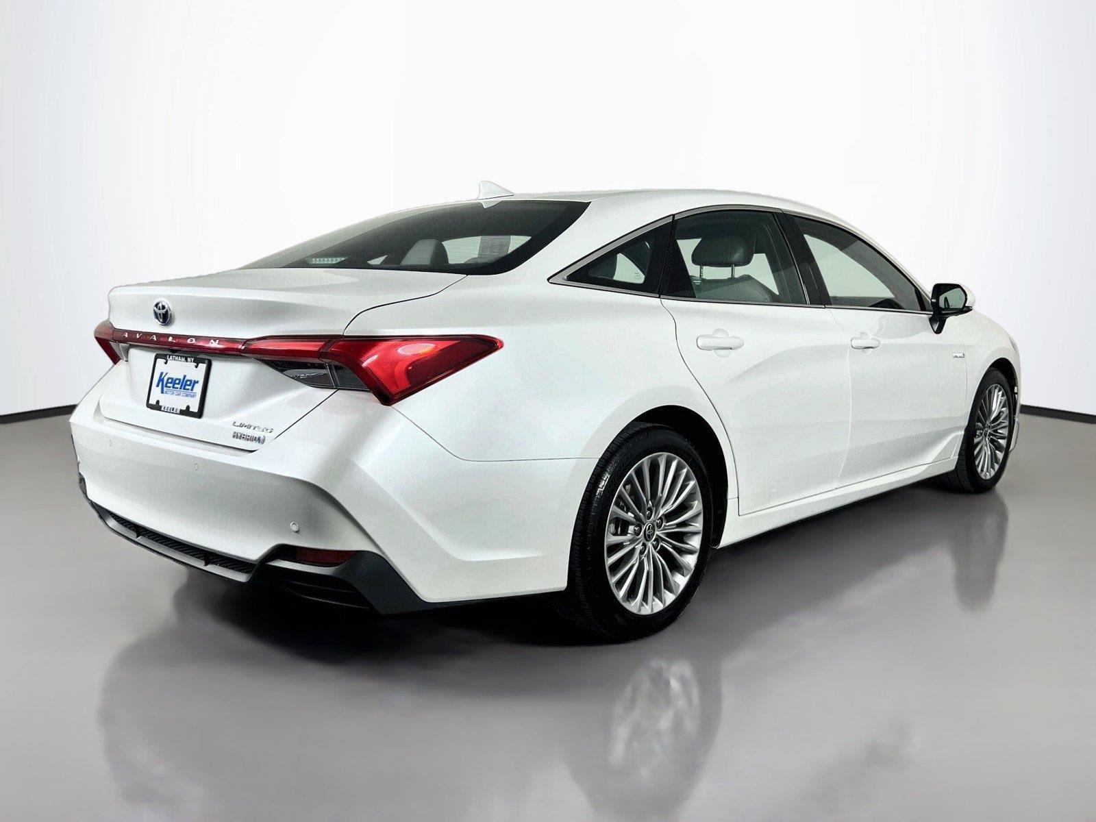 Used 2021 Toyota Avalon Limited w/ Advanced Safety Package FWD image 6