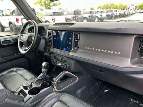 Used 2025 Ford Bronco Badlands AWD/4WD image 16