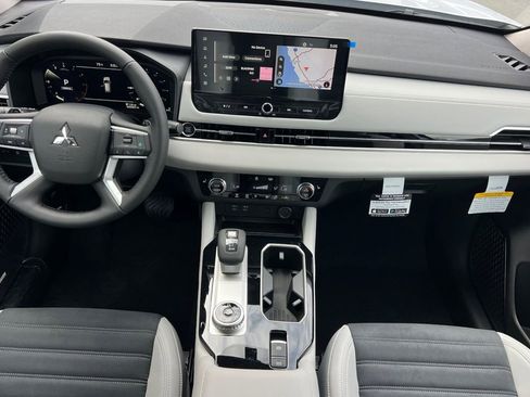 New 2026 Mitsubishi Outlander SE image 14