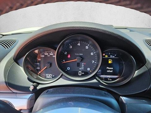 Used 2024 Porsche 718 Cayman RWD image 10