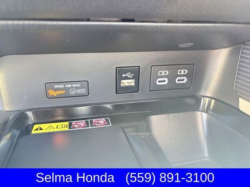 Used 2025 Toyota Camry SE FWD image 19