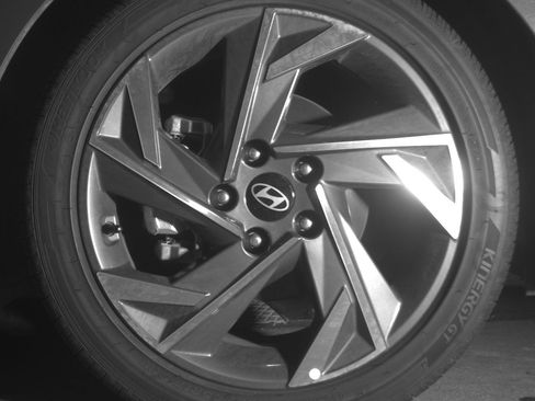 Used 2025 Hyundai Elantra SEL FWD image 12