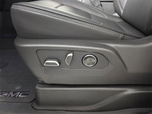 Used 2025 GMC Yukon Denali w/ Denali Reserve Package image 19