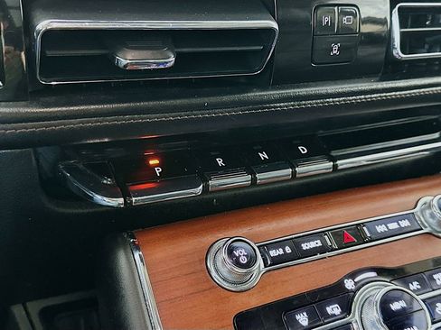 Used 2020 Lincoln Aviator Reserve w/ Equipment Group 202A AWD/4WD image 16