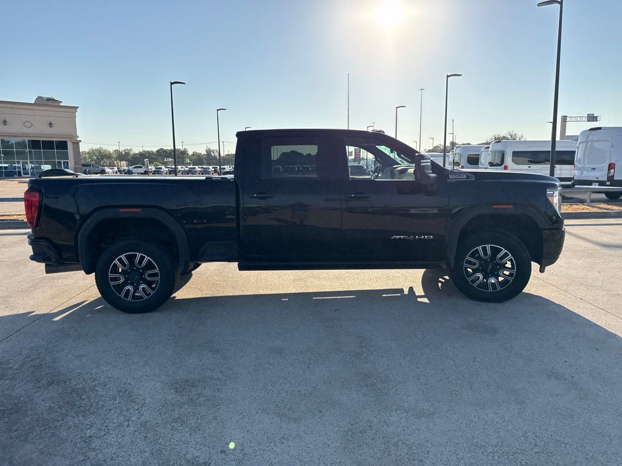 Used 2023 GMC Sierra 2500 AT4 w/ AT4 Preferred Package AWD/4WD image 17