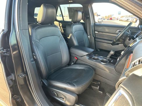 Used 2018 Ford Explorer Limited image 26