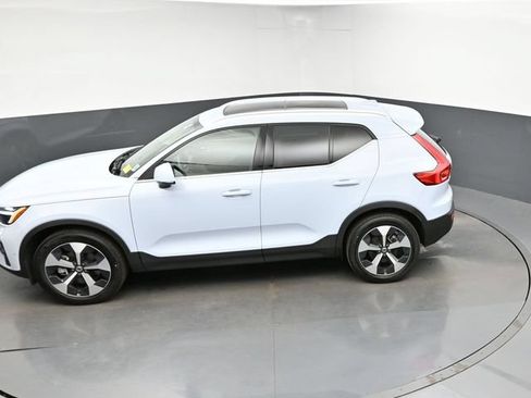 Used 2025 Volvo XC40 B5 Plus AWD/4WD image 20