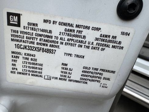 Used 2005 Chevrolet Silverado 3500 LT w/ Heavy-Duty Power Package image 41