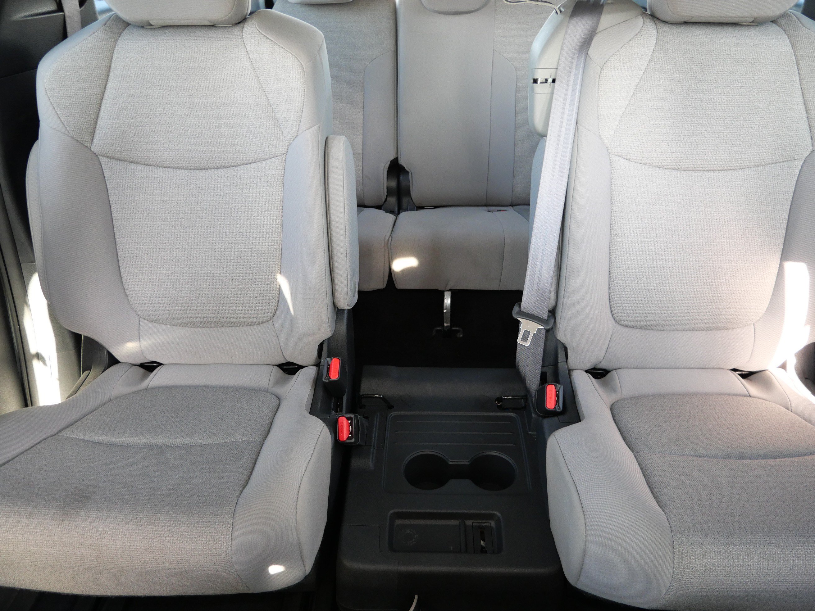 Used 2025 Toyota Sienna LE AWD/4WD image 13